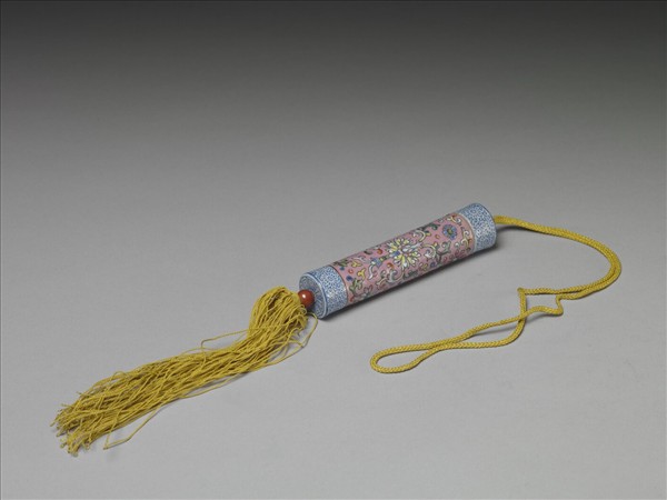 粉彩粉紅地纏枝花卉紋牙籤筒