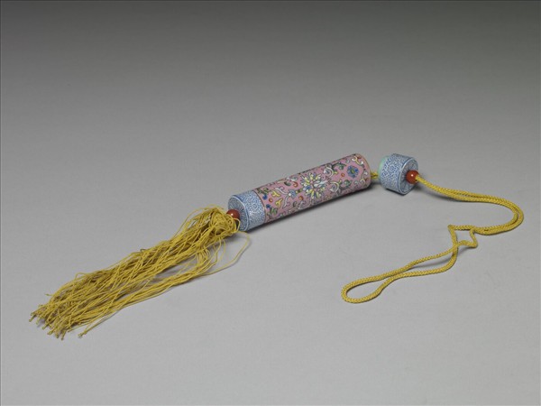 粉彩粉紅地纏枝花卉紋牙籤筒