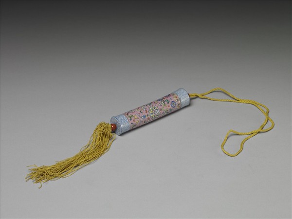 粉彩粉紅地纏枝花卉紋牙籤筒