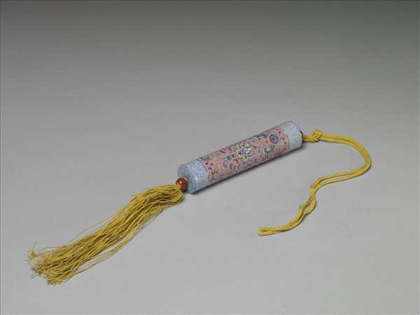 粉彩粉紅地纏枝花卉紋牙籤筒