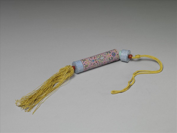 粉彩粉紅地纏枝花卉紋牙籤筒