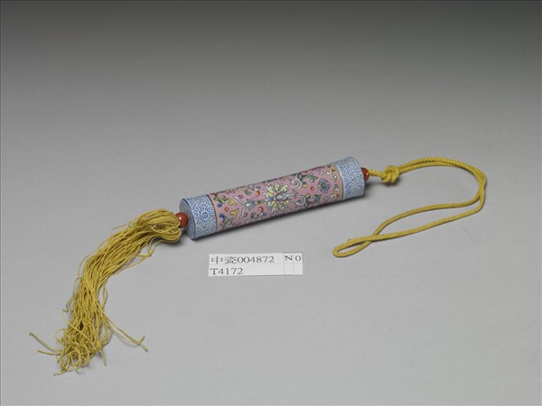 粉彩粉紅地纏枝花卉紋牙籤筒