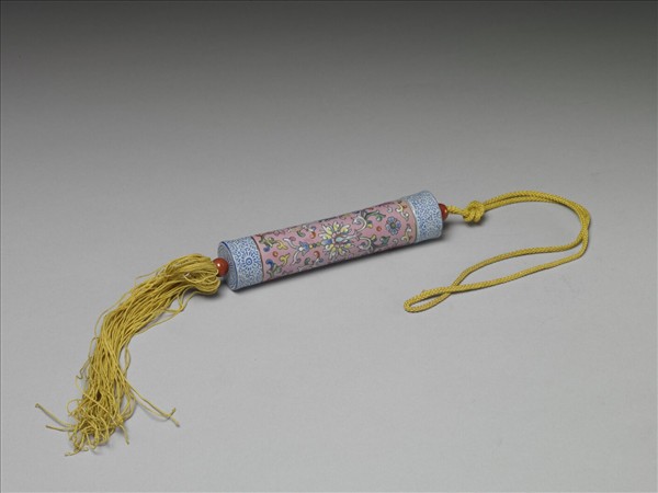 粉彩粉紅地纏枝花卉紋牙籤筒
