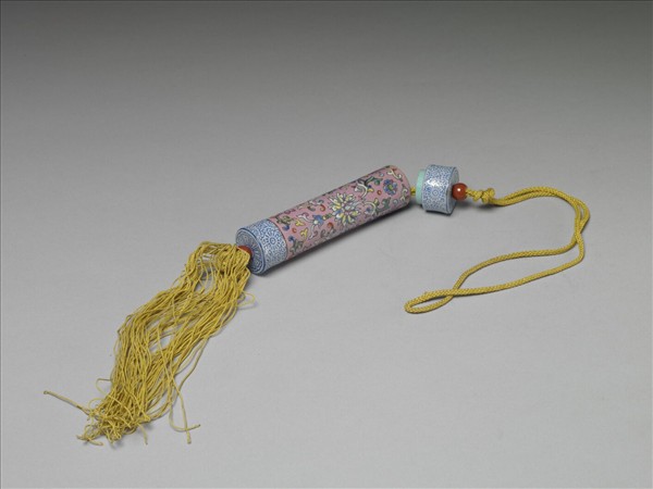 粉彩粉紅地纏枝花卉紋牙籤筒