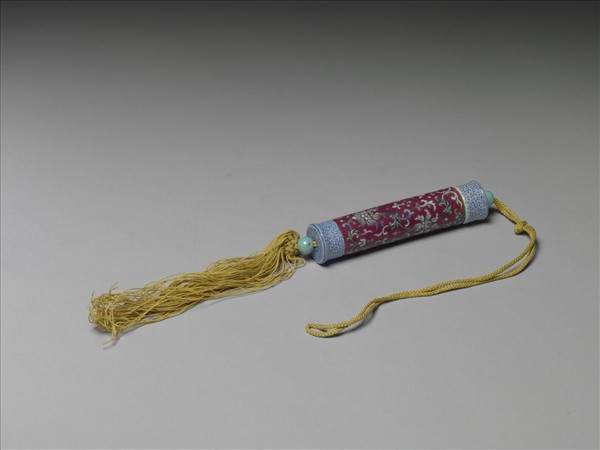 粉彩紅地纏枝花卉紋牙籤筒