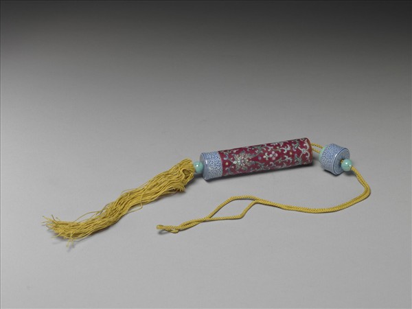 粉彩紅地纏枝花卉紋牙籤筒