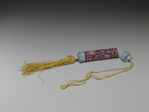 粉彩紅地纏枝花卉紋牙籤筒