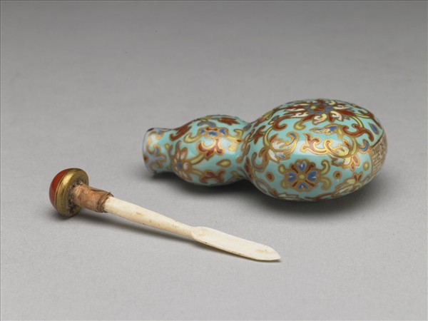 粉彩湖綠地纏枝花卉紋葫蘆式鼻煙壺
