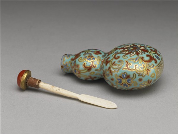 粉彩湖綠地纏枝花卉紋葫蘆式鼻煙壺