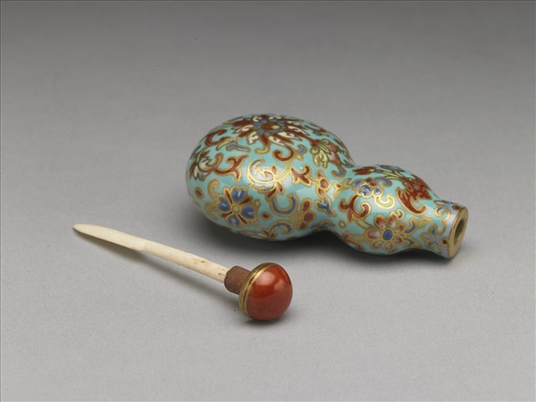 粉彩湖綠地纏枝花卉紋葫蘆式鼻煙壺
