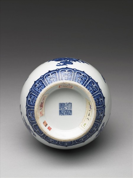 青花折枝花果紋蒜頭瓶