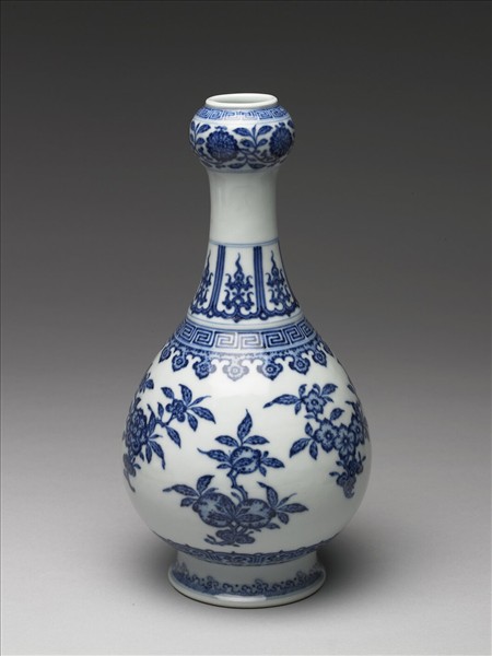 青花折枝花果紋蒜頭瓶