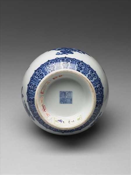 青花折枝花果紋蒜頭瓶