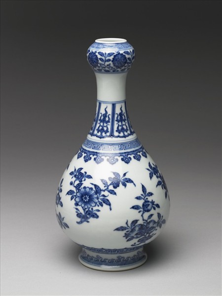 青花折枝花果紋蒜頭瓶