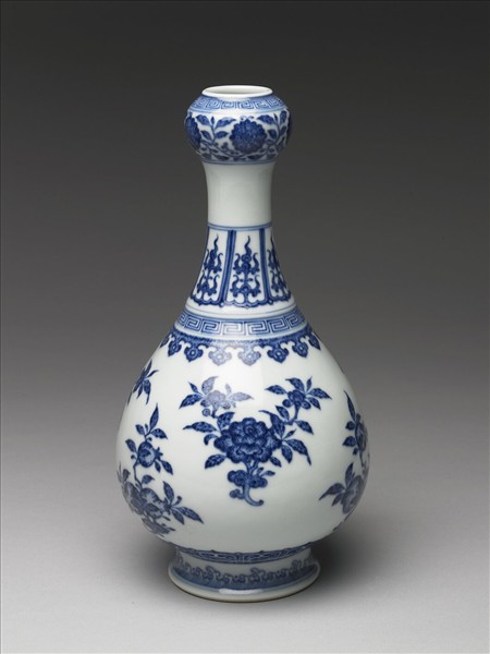 青花折枝花果紋蒜頭瓶