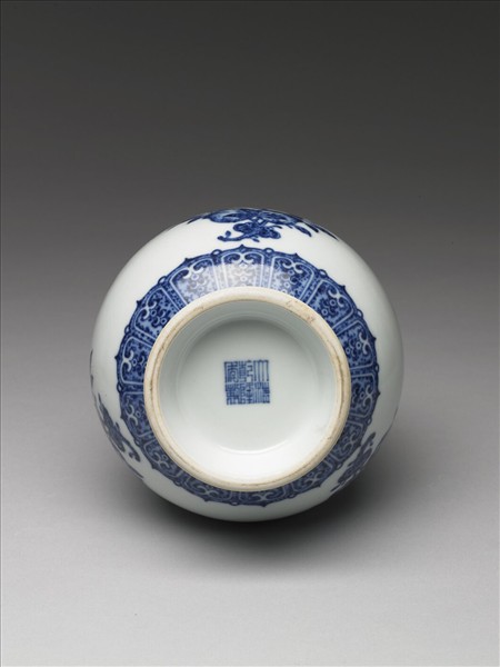 青花折枝花果紋蒜頭瓶