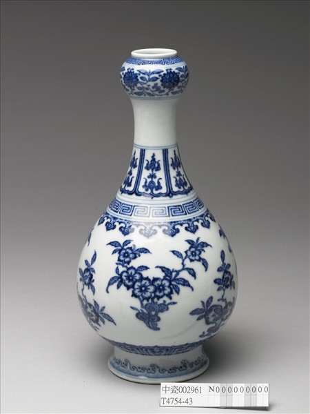 青花折枝花果紋蒜頭瓶