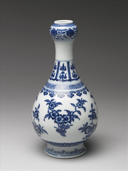 青花折枝花果紋蒜頭瓶