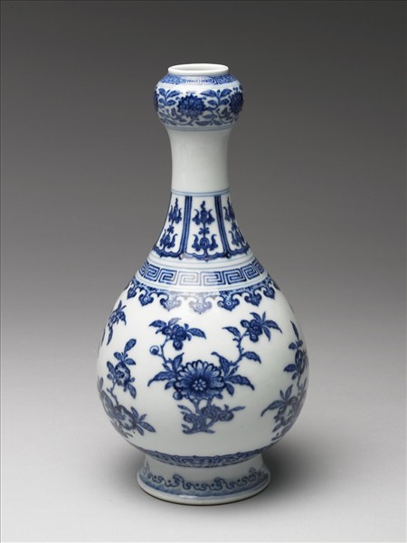 青花折枝花果紋蒜頭瓶