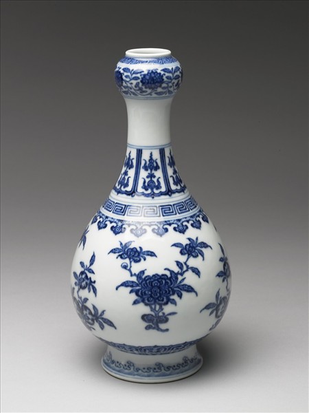 青花折枝花果紋蒜頭瓶