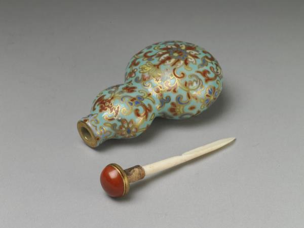 粉彩湖綠地纏枝花卉紋葫蘆式鼻煙壺