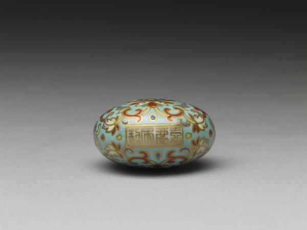 粉彩湖綠地纏枝花卉紋葫蘆式鼻煙壺