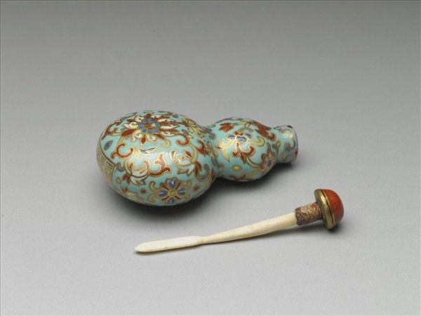 粉彩湖綠地纏枝花卉紋葫蘆式鼻煙壺