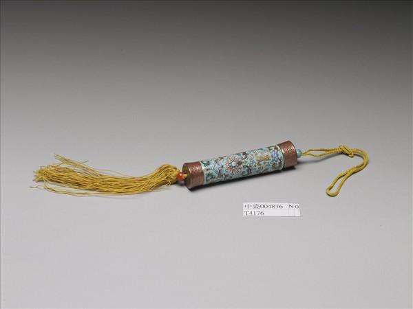 粉彩湖綠地纏枝花卉紋牙籤筒