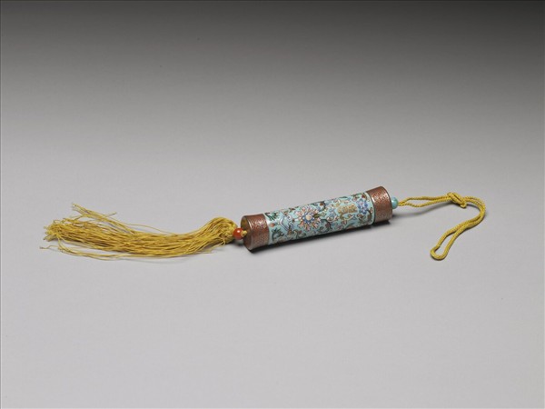 粉彩湖綠地纏枝花卉紋牙籤筒