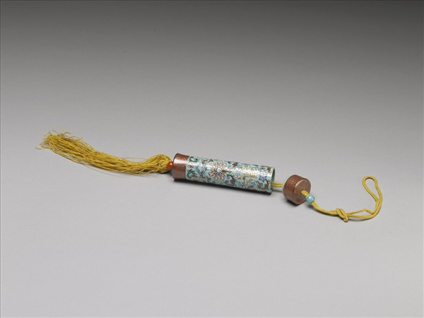 粉彩湖綠地纏枝花卉紋牙籤筒