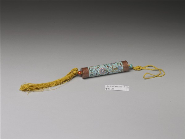 粉彩湖綠地纏枝花卉紋牙籤筒