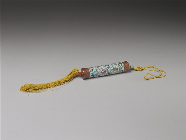 粉彩湖綠地纏枝花卉紋牙籤筒