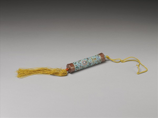 粉彩湖綠地纏枝花卉紋牙籤筒