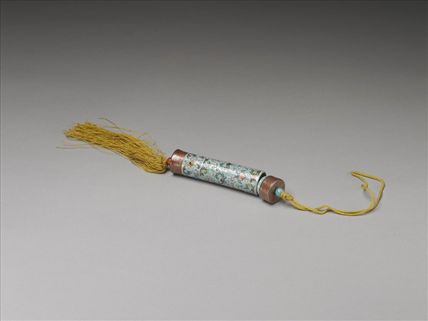 粉彩湖綠地纏枝花卉紋牙籤筒