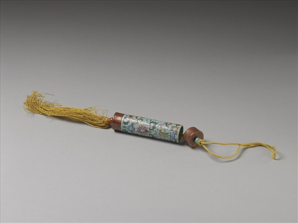 粉彩湖綠地纏枝花卉紋牙籤筒