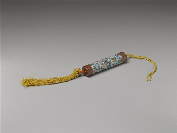 粉彩湖綠地纏枝花卉紋牙籤筒