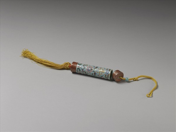 粉彩湖綠地纏枝花卉紋牙籤筒