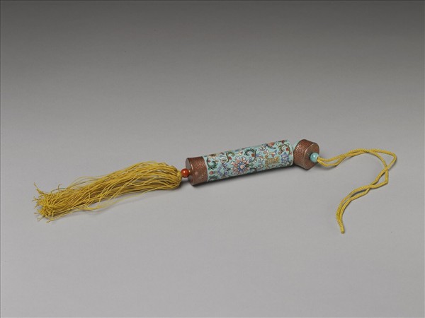 粉彩湖綠地纏枝花卉紋牙籤筒