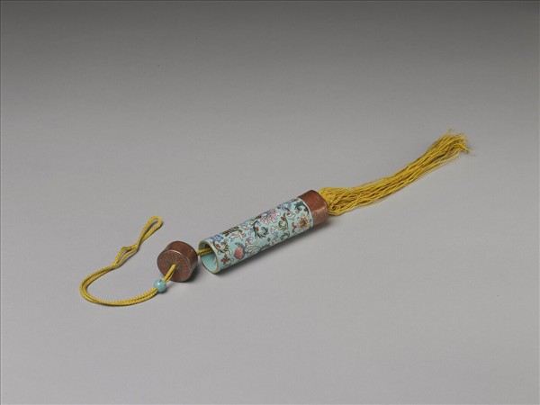 粉彩湖綠地纏枝花卉紋牙籤筒