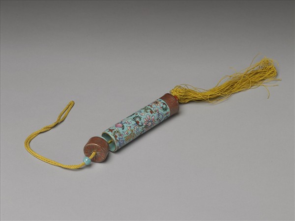 粉彩湖綠地纏枝花卉紋牙籤筒