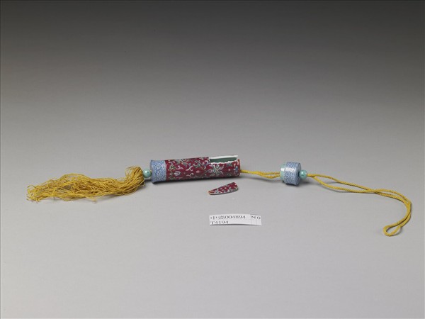 粉彩紅地纏枝花卉紋牙籤筒