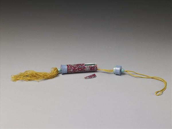 粉彩紅地纏枝花卉紋牙籤筒