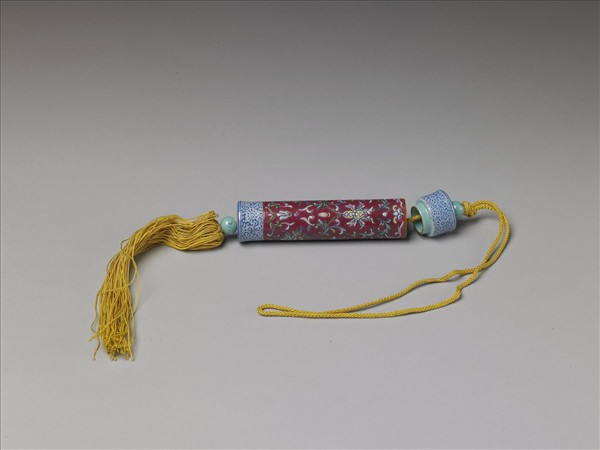 粉彩紅地纏枝花卉紋牙籤筒