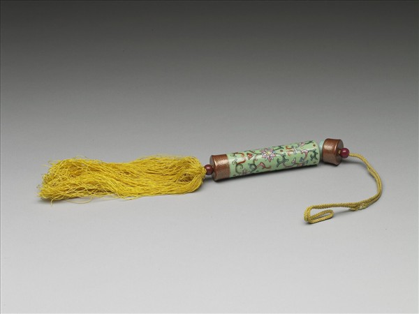 粉彩草綠地纏枝花卉紋牙籤筒