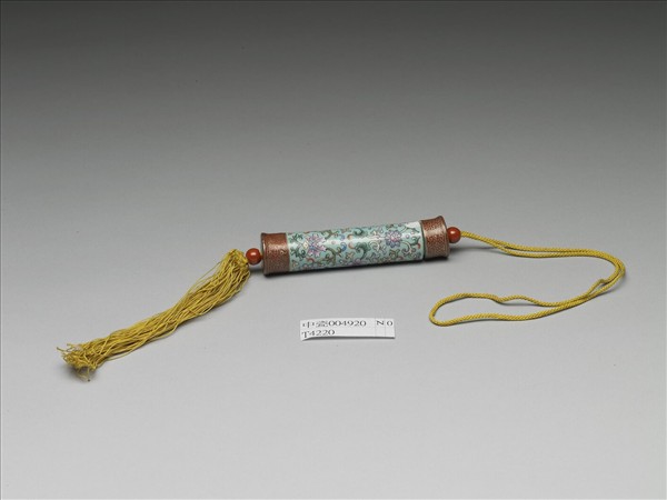 粉彩湖綠地纏枝花卉紋牙籤筒