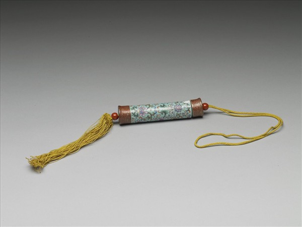 粉彩湖綠地纏枝花卉紋牙籤筒