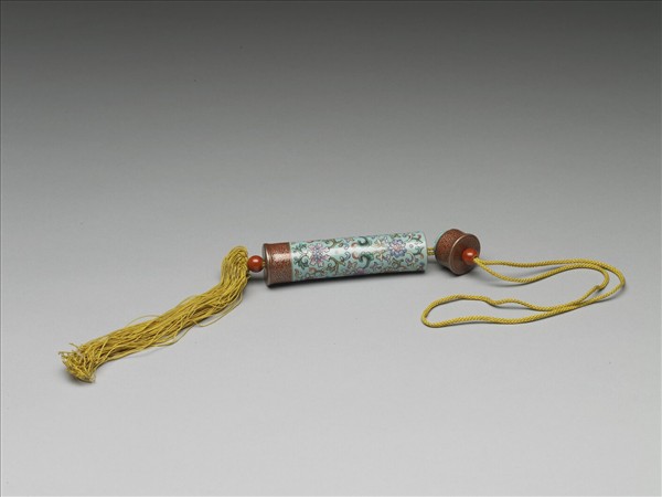 粉彩湖綠地纏枝花卉紋牙籤筒