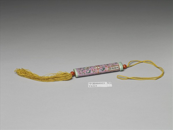 粉彩粉紅地纏枝花卉紋牙籤筒
