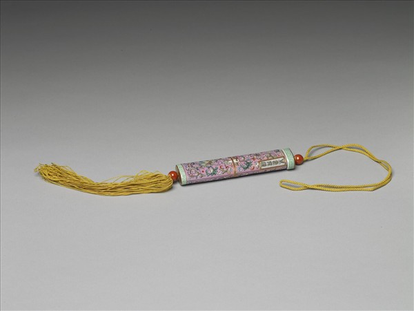 粉彩粉紅地纏枝花卉紋牙籤筒