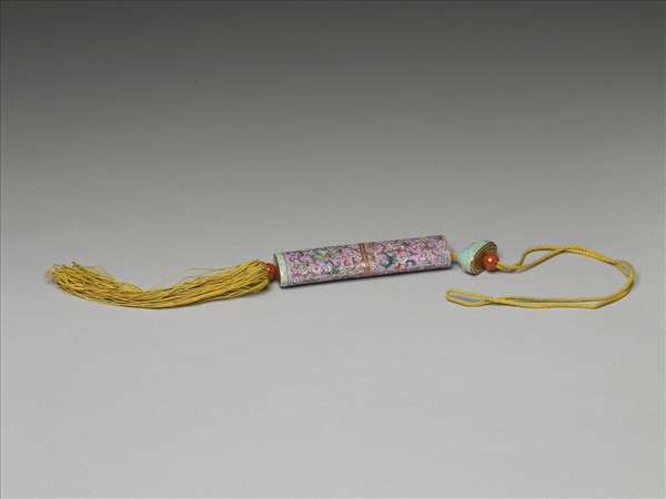 粉彩粉紅地纏枝花卉紋牙籤筒